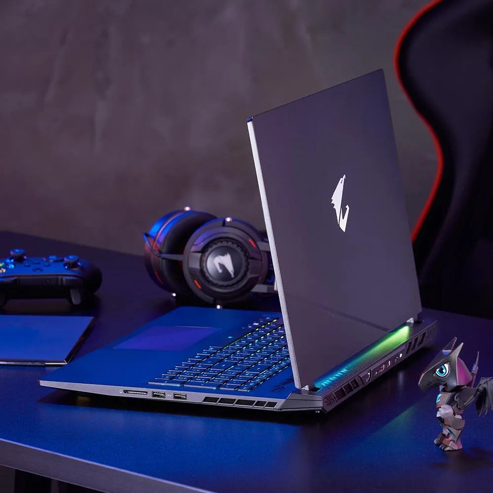Gigabyte Aorus 17 BSF-73PH654SH Gaming Laptop (Black) | 17.3" QHD (2560x1440) 240Hz | i7 13700H | 16GB RAM | RTX 4070 | 1TB SSD | Windows 11 Home | Gigabyte Aorus G2 Backpack