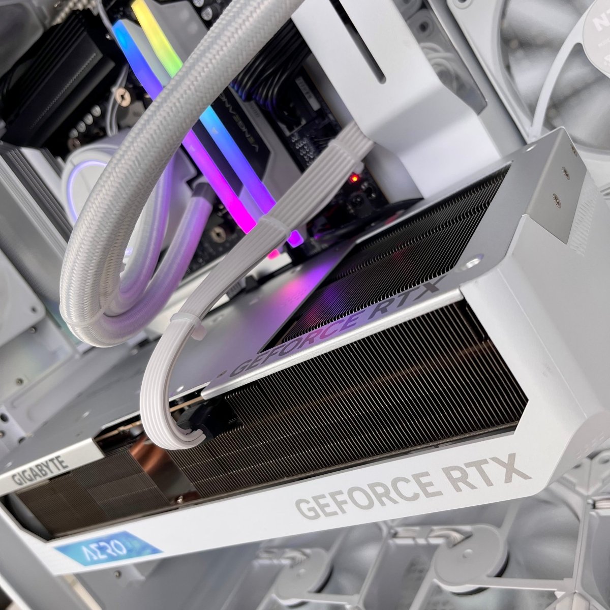 IGaming Ryzen 7/9 7950X3D | RTX 4070Ti-4090 | H9 S-Performance
