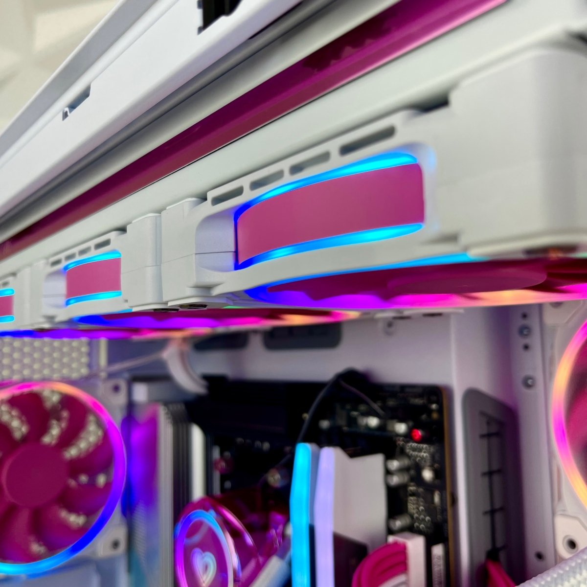 IGaming Ryzen 5 7600X | RTX 4060-4070 Ti | 32GB DDR5 Flamingo Frenzy