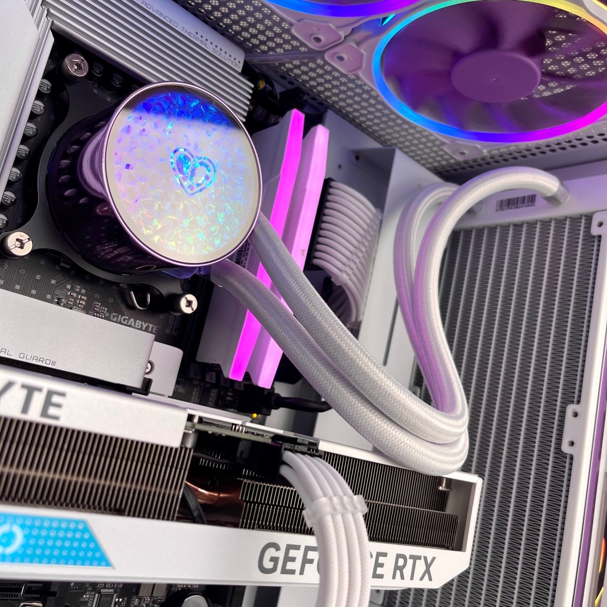 IGaming Core i5/i7 14700KF | RTX 4060/4070 Ti | 32GB DDR5 | H5 Purflow
