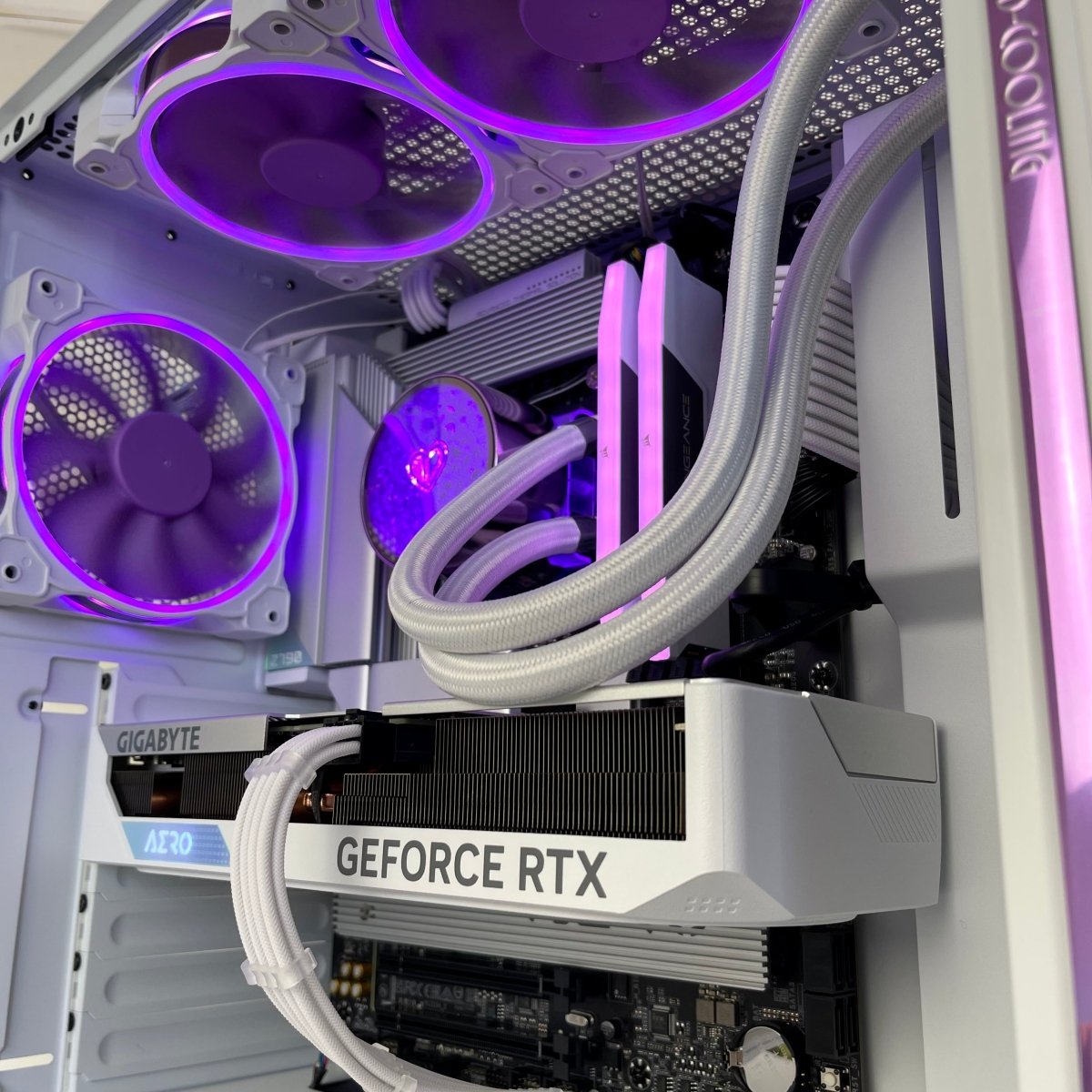 IGaming Core i5/i7 14700KF | RTX 4060/4070 Ti | 32GB DDR5 | H5 Purflow