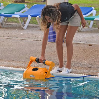 Dolphin Dynamic PRO X2 GYRO Robotic Pool Cleaner Wonderbrush for Tiled Pools 25 m
