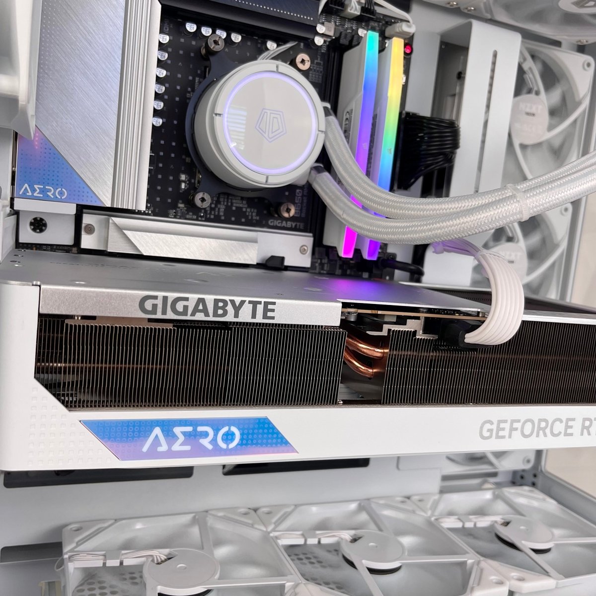 IGaming Ryzen 7/9 7950X3D | RTX 4070Ti-4090 | H9 S-Performance