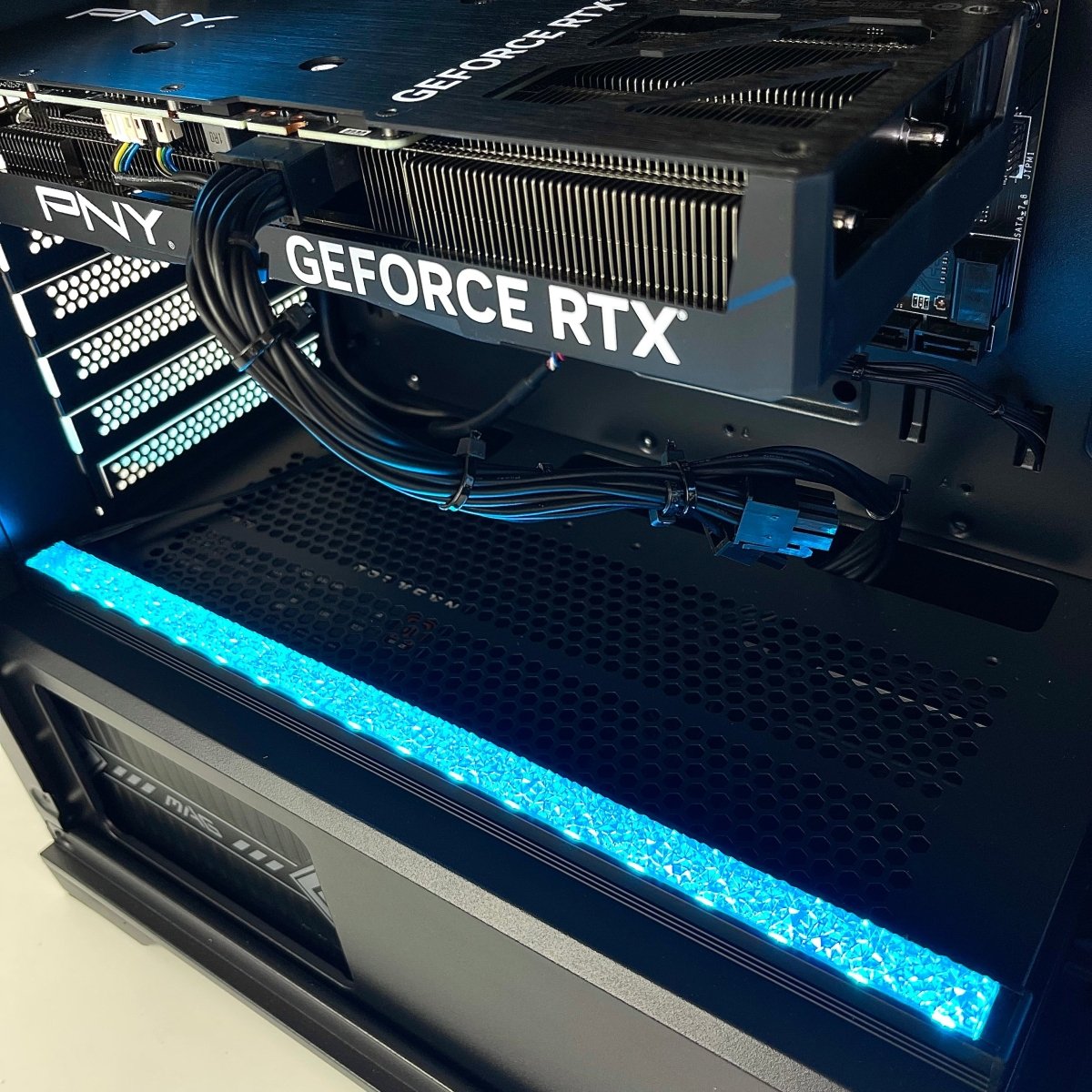 IGaming Ryzen 5 7600 | RTX 4060-4070 Super | 32GB DDR5 | AX81 Ultra