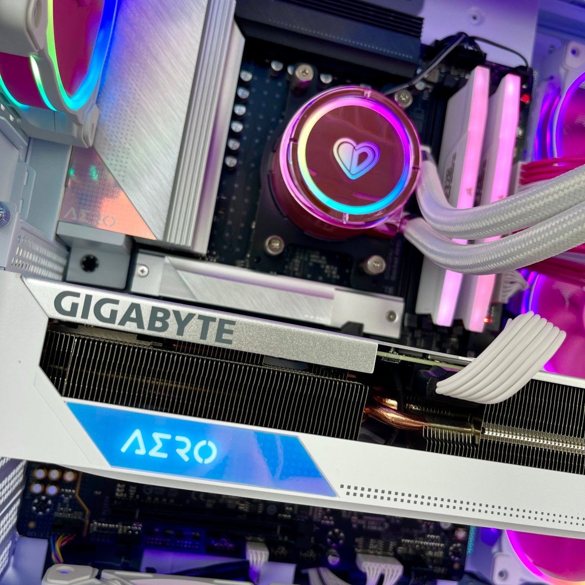 IGaming Ryzen 5 7600X | RTX 4060-4070 Ti | 32GB DDR5 Flamingo Frenzy