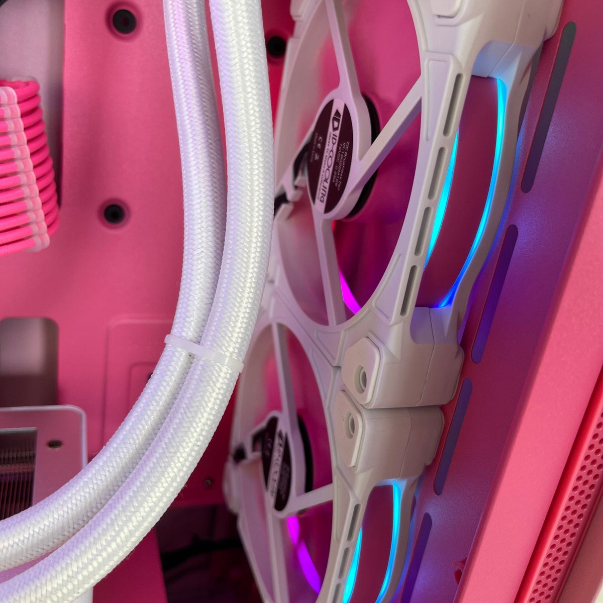 IGaming Ryzen 5 5600 | RTX 4060/4060 Ti | Gamer Pink