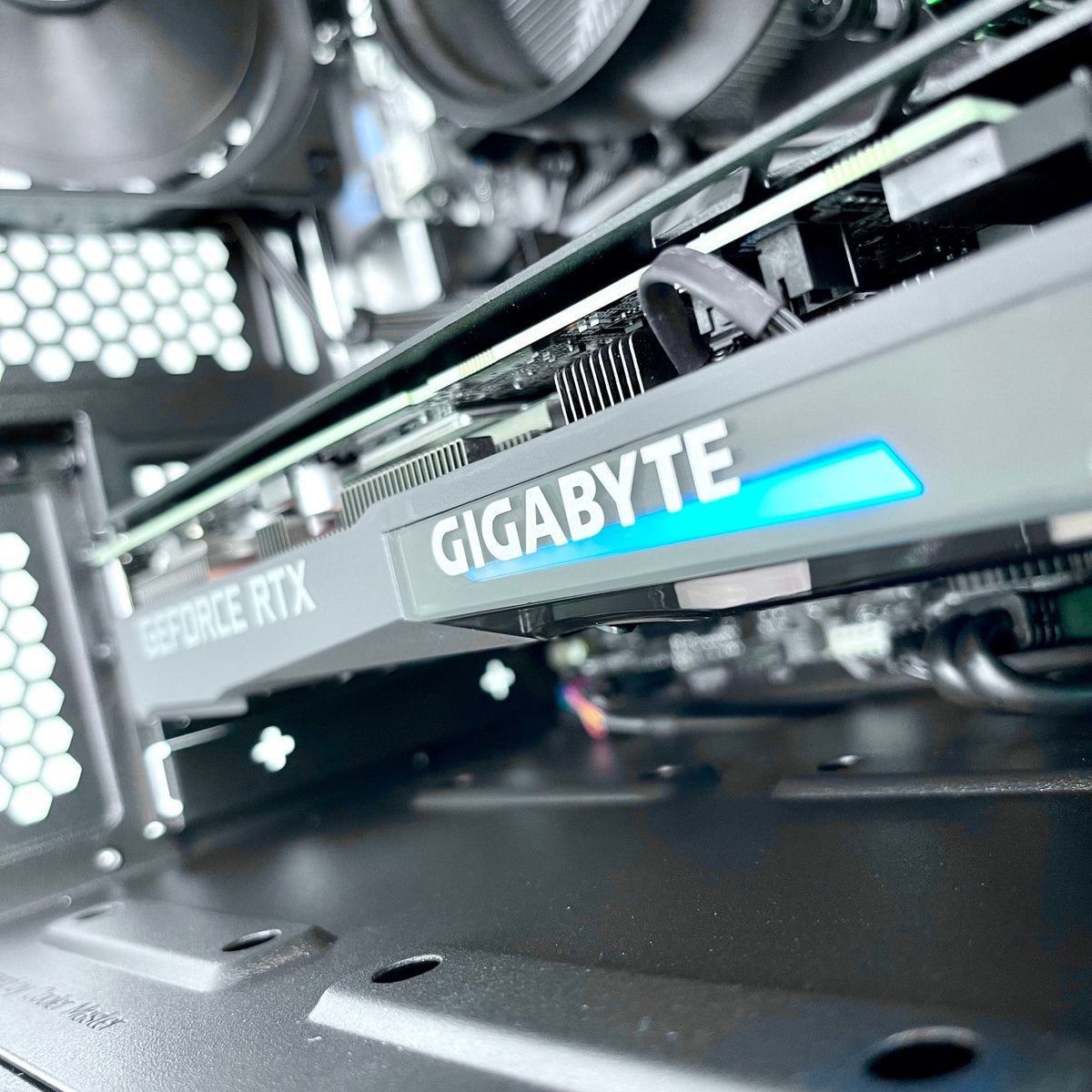 IGaming Ryzen 5 5600 | RTX 4060/4060 Ti | TD300 Crystal Dark