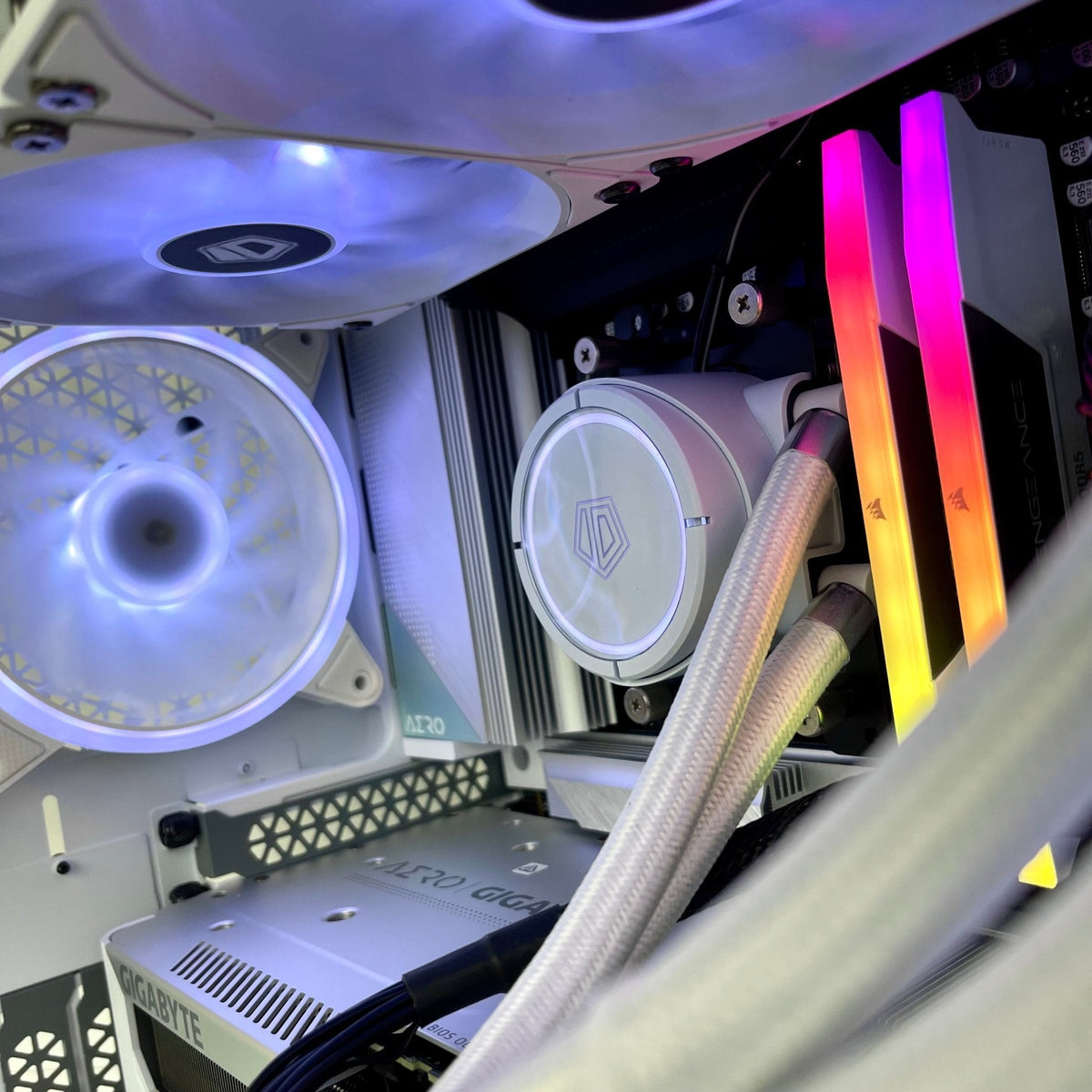 IGaming Ryzen 7 7700x | RTX 4070 Ti | 32GB DDR5 ArcticBlaze 4000D